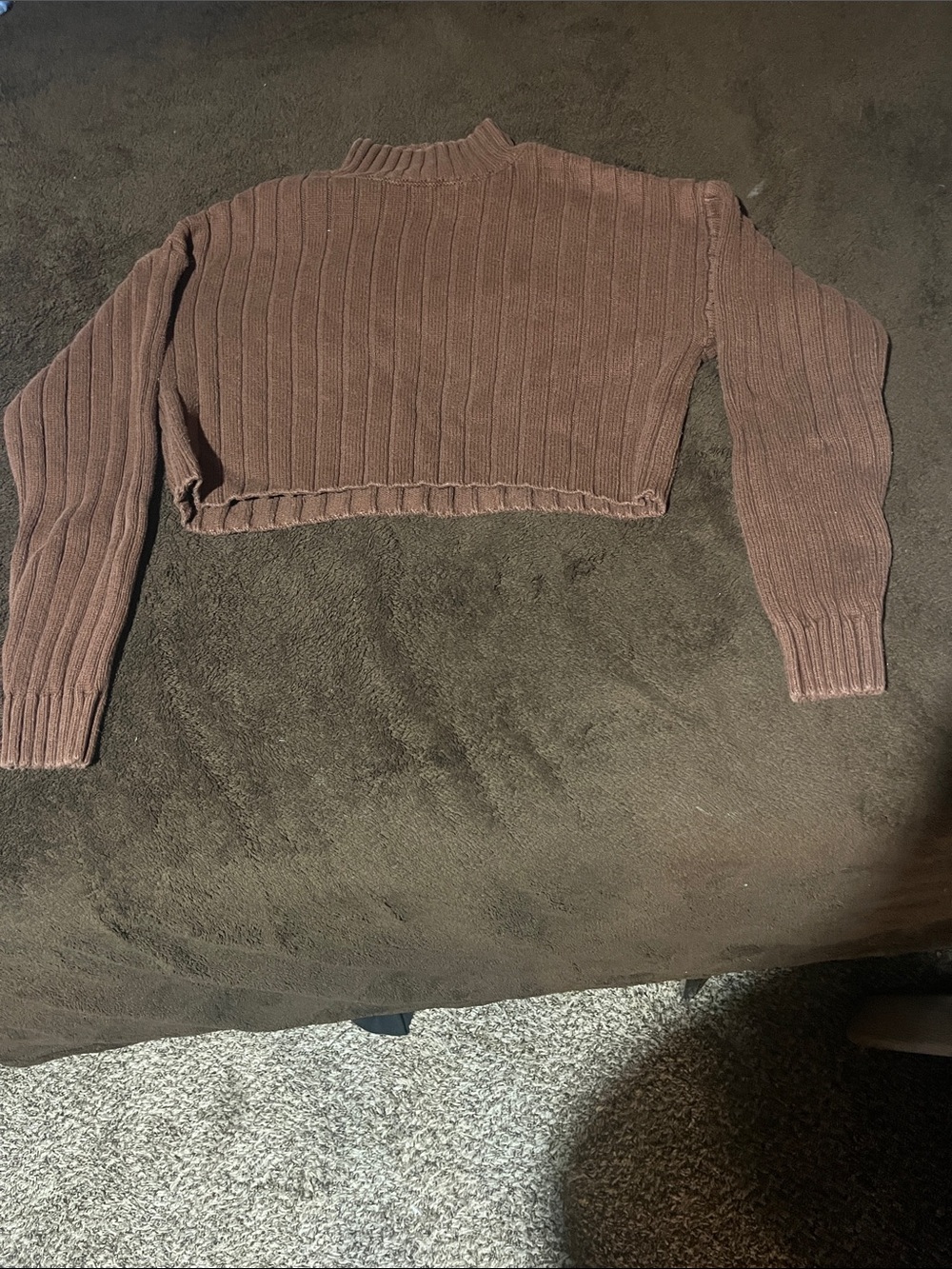 La Hearts Cropped Ribbed Turtleneck Sweater in Mauve Brown